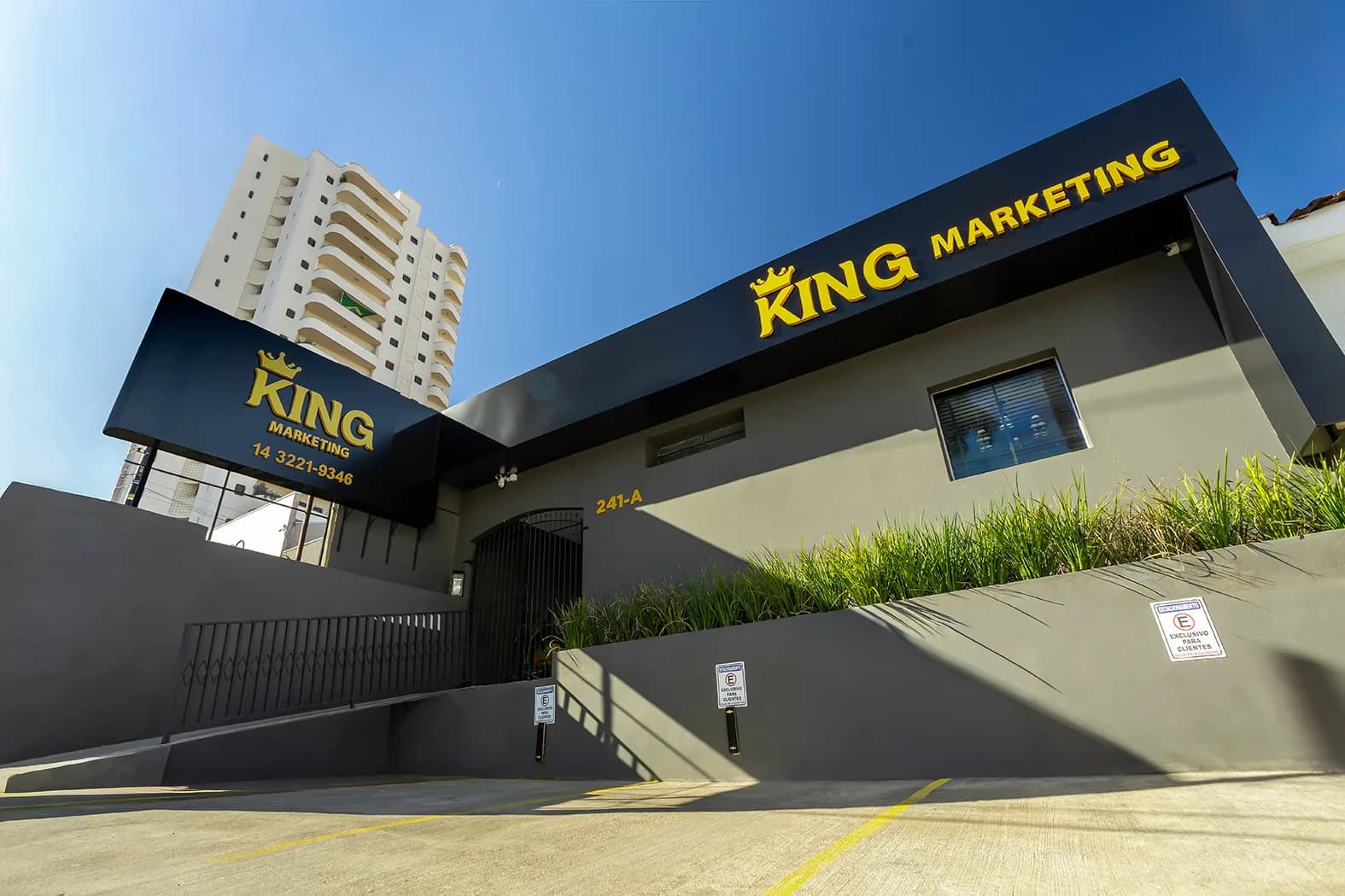 Fachada do escritório da KING Marketing